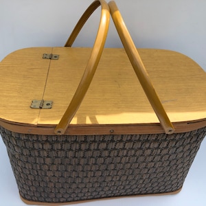 Vintage, Burlington Hawkeye, Brown, Wicker Weave, Picnic Basket with Wooden, Hinge Lid and Double, Metal, Swing Handles, Includes Snack Tray