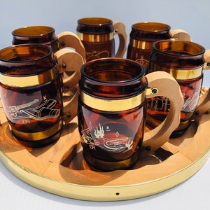 Vintage Siesta Ware 7 Piece Beverage Set, Rare Siesta Ware Western Wooden Tray with 6 Amber Barrel Mugs with Cowboy/Cowgirl Motifs, MCM Bar