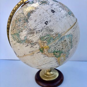 Vintage, Replogle Weltkugel mit 12 Zoll Durchmesser, Globemaster-Geschichtsglobus, Reliefbeige-Tisch / Schreibtischweltkugel, Holz- / Messingsockel,