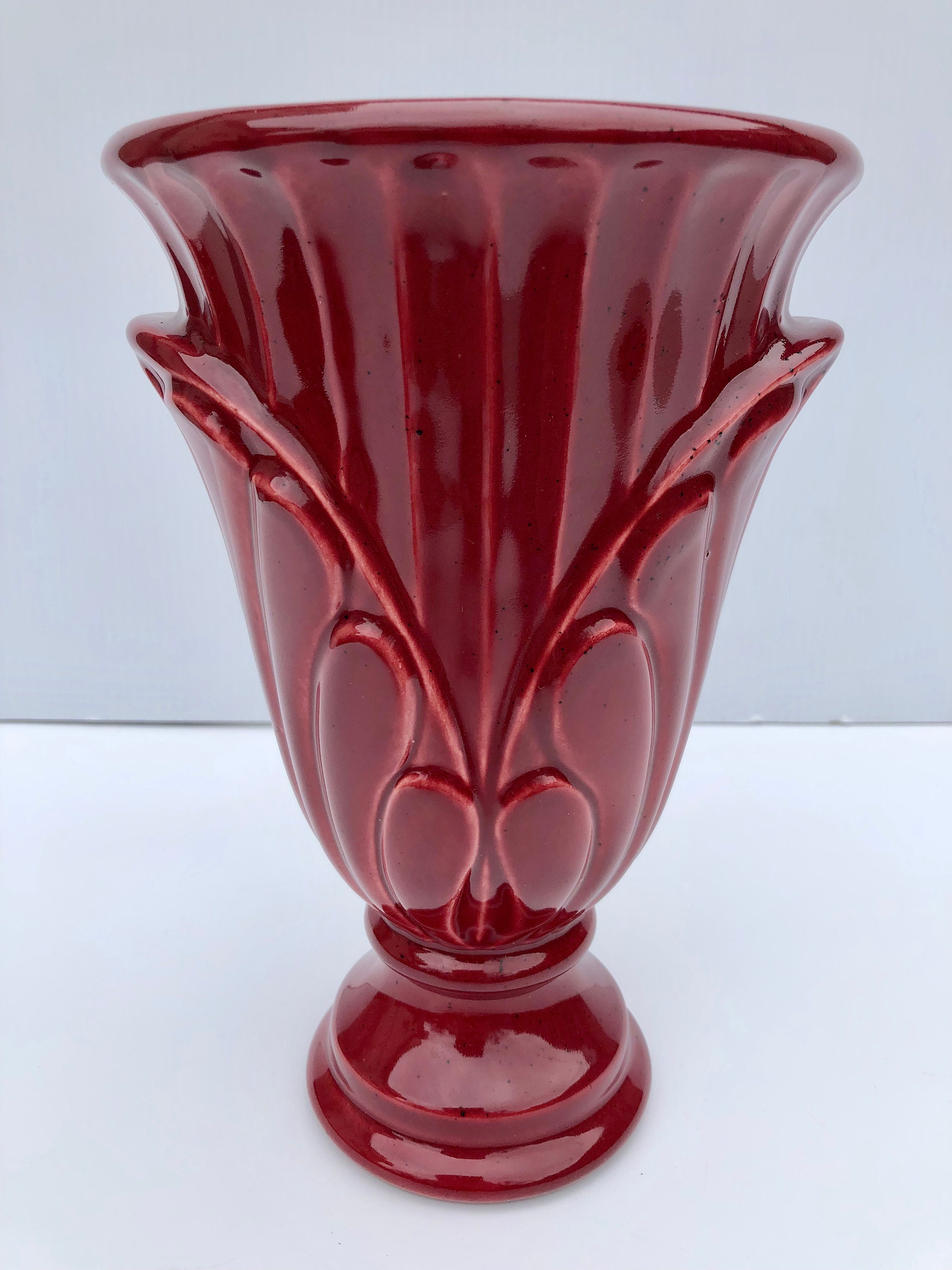eye catching  vintage burgundy spiral Haeger Vase. HAEGER Vase