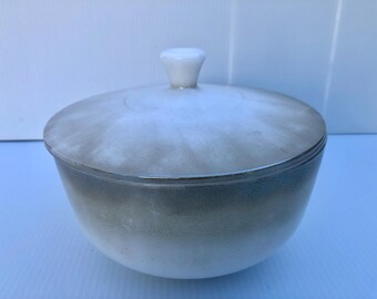 Vintage Federal Glass Lidded Serving Bowl, Ombre Mesa Pattern, 2.5 Qt