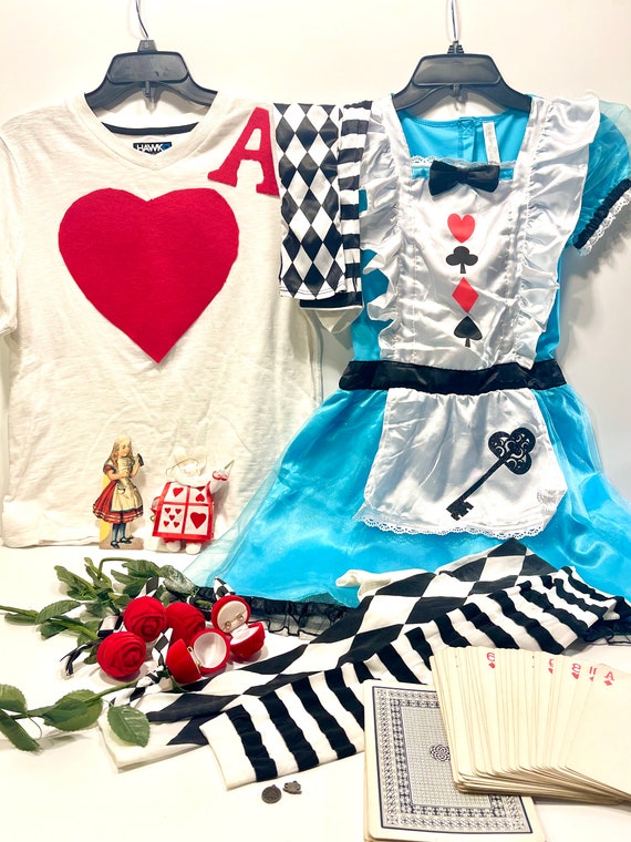 Costume vintage Alice nel paese delle meraviglie ragazze extra largeCostume  Alice, camicia di carte, steli di rose rosse con orecchini, ciondoli, carte  da gioco Jumbo -  Italia