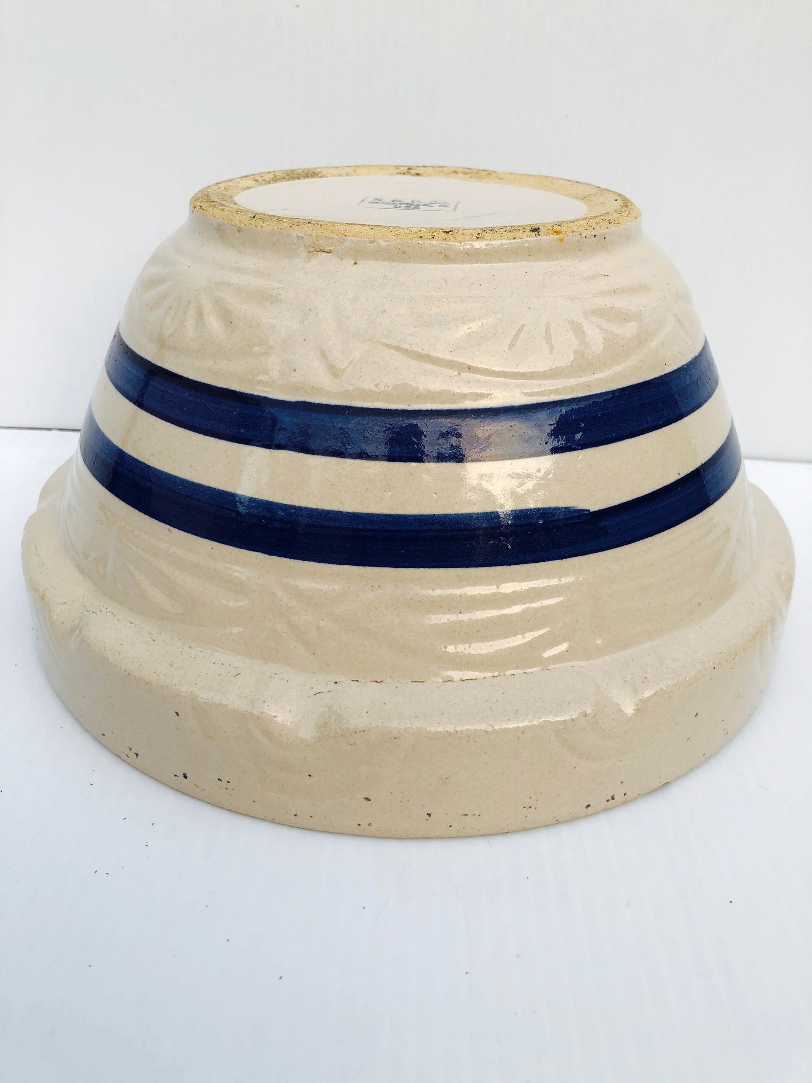 Roseville Spongeware Bowl - c6v304a