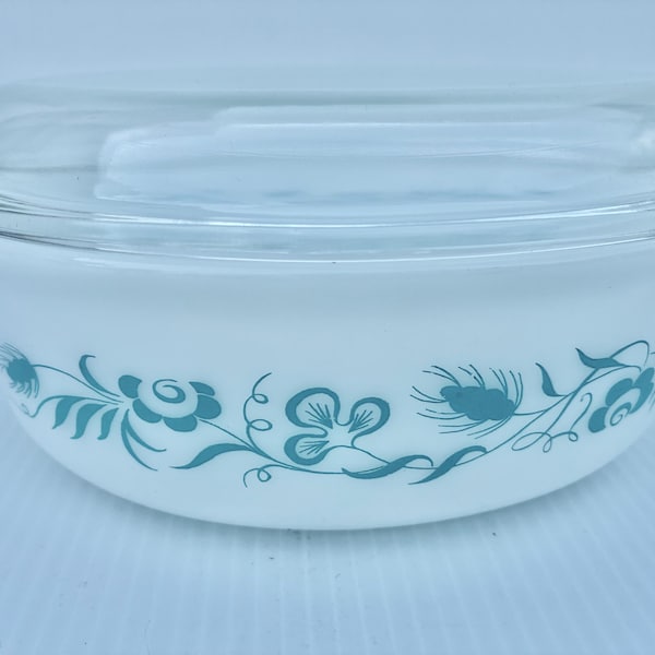 Vintage Oval Pyrex Dish in White with Turquoise Flowers & Leaves Garland Design on Front and Back, Pyrex Blue Meadow Covered Dish 043
