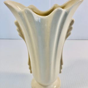 Vintage Shawnee Pottery Vase, Matte Glaze, Cream Colored Pottery Vase, Art Deco Vase, Collectible Pottery, Pottery Vase Gift, Ohio Pottery
