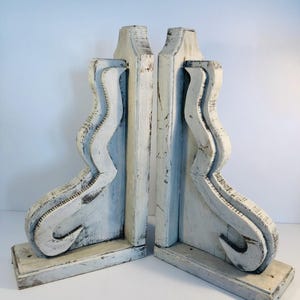 Vintage, 1980&#39;s, Set of Chippy White Farmhouse Rustic Corbels, Vintage Shabby Chic White Architectural Corbels, Vintage White Corbel Decor