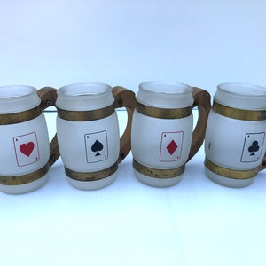 Vintage, Siesta Ware, Playing Card Suit, Frosted Barrel Mokken met houten handvatten & Brass Bands, Set van 4, Vegas/Poker Thema, Bierpullen