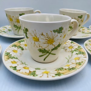 Vintage Daisy Cups & Saucers, 14 Piece Set, Metlox Poppy Trail Coffee/Tea Mugs with Matching Saucers, Made in California, 7 Cups, 7 Saucers