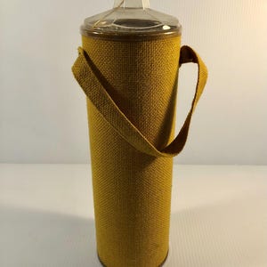 Vintage sticknålshållare designad för att förvara och organisera sticknålar med lock och handtag för resor, lock för nålstorleksskiva