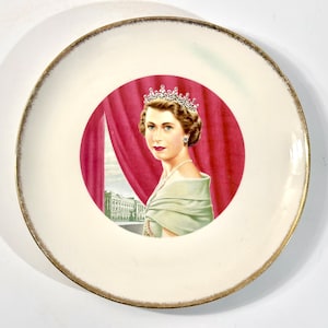 Vintage 1950s Queen Elizabeth II Coronation Cabinet Plate, Marked Iva-lure by Crooksville, U.S.A. B-T, Royal Family Collectibles