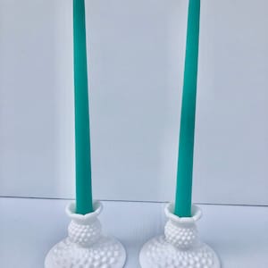 Vintage, Fenton Hobnail Kerzenständer, Klassisches Milchglas, Kerzenhalter, Ausgezeichneter Zustand, Wohnkultur, Vintage Weiß, Cottage