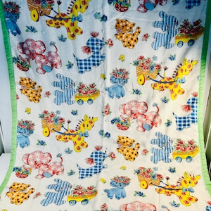 7077.ヴィンテージ・ベビーキルト・アニマル・ブランケット Vintage Nursery Animal Baby Quilt, Handmade Stitched Gingham - Etsy