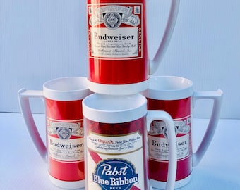 Jarras de cerveza térmicas Thermo-Serv vintage, juego de 4 jarras altas West Bend, Budweiser y Pabst Blue Ribbon, fabricadas en EE. UU., década de 1970.