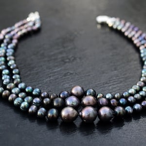 Graduated Pearl Necklace in Black with Sterling Silver