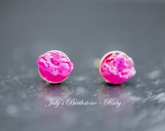 Pendientes de rubí en bruto