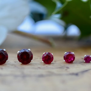 Labbtillverkade rubinörhängen: Örhängen i sterlingsilver