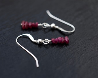 スターリングシルバーのルビーイヤリング