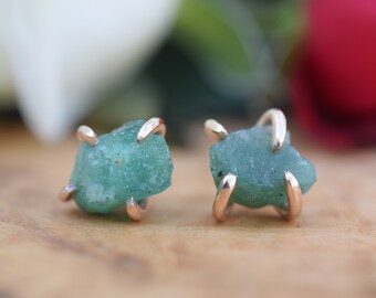 Natuurlijke smaragdoorbellen in 14K gold filled