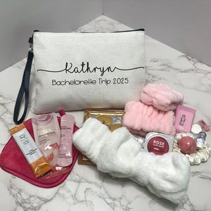 Spersonalizowany zestaw prezentowy do spa na wieczór panieński: spersonalizowana torba na kosmetyki dla druhen