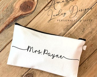 Bride Makeup Bag, Bridal Gift, Custom Wedding Gift, Bride Makeup Bag, Personalized Wedding Gift, Bridal Shower Gift, Bride Gift, Wedding Bag