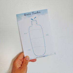 2 hojas Water Tracker en estilo acuarela