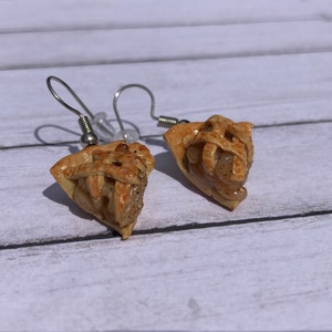 Handmade apple pie earrings. Polymer clay dessert jewelry. Realistic food. Gift for baker.