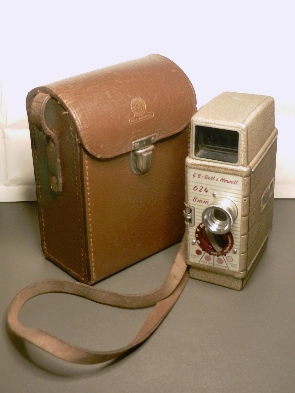 Bell and Howell 624 8mm Vintage Film Cinecam Camera & Case Good Working Order z6