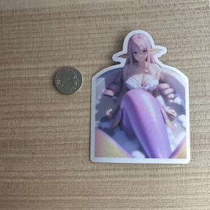 Peut inclure: Un autocollant représentant une sirène aux longs cheveux roses, portant un haut de bikini blanc et une queue violette. La sirène est dans une baignoire avec des bulles et un fond bleu clair.