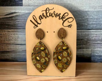 Pendientes grabados en madera