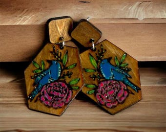 Pendientes grabados en madera