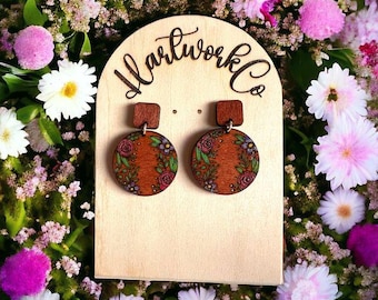 Pendientes de madera grabados