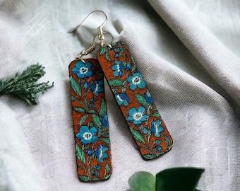Pendientes de madera grabados