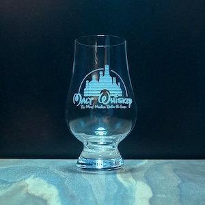 Whisky de malt - La boisson la plus magique sur Terre ! - Verre gravé amusant pour le bourbon, le whisky, le scotch - Votre choix de verrerie. Super cadeau