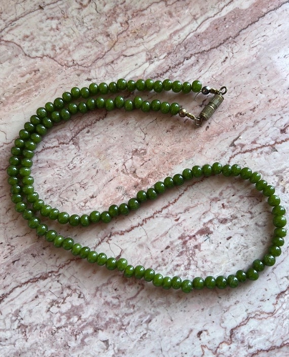 vintage small lake green jade necklace - image 5