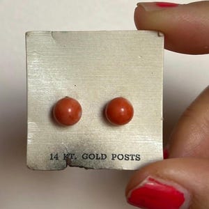 Pendientes vintage de bolas de coral en oro de 14k