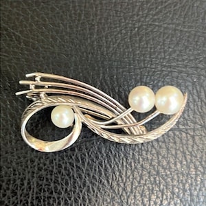 Mikimoto precious sterling Silver Pearl Brooch