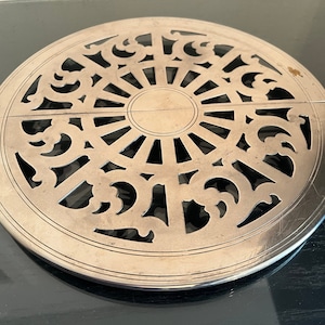 Manning-Bowman Expandable Trivet