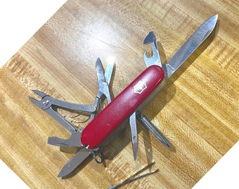 Marlboro adventure team swiss army knife hotsell