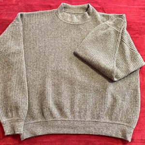 Crewneck 70% Wool Lightweight Warmth