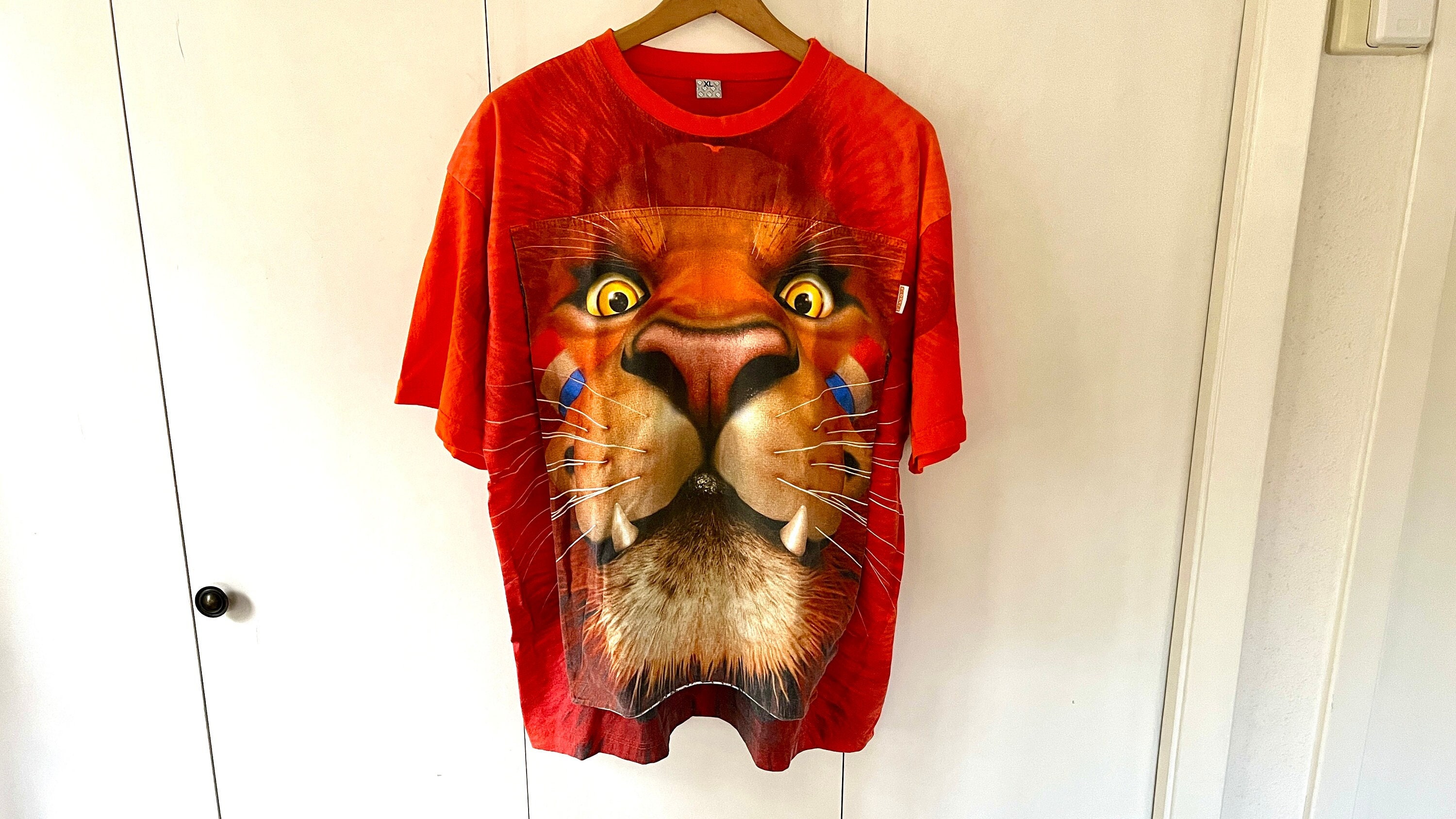 Lion Tee-shirt JAWS OPEN! — XL - Etsy India
