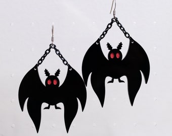 Mothman Ohrringe / Schwarze Acryl Laser Cut Ohrringe / Gothic Cryptid Alt Halloween Schmuck