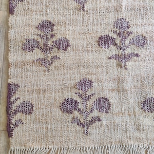 Handwoven Jute Cotton Rug: Floral Design, Natural Fiber, 5x8