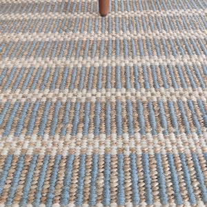 Alfombra de lana tejida a mano: rayas azules y marfil, estilo escandinavo, 9x12 pies, ideal para pasillo, interior y exterior.