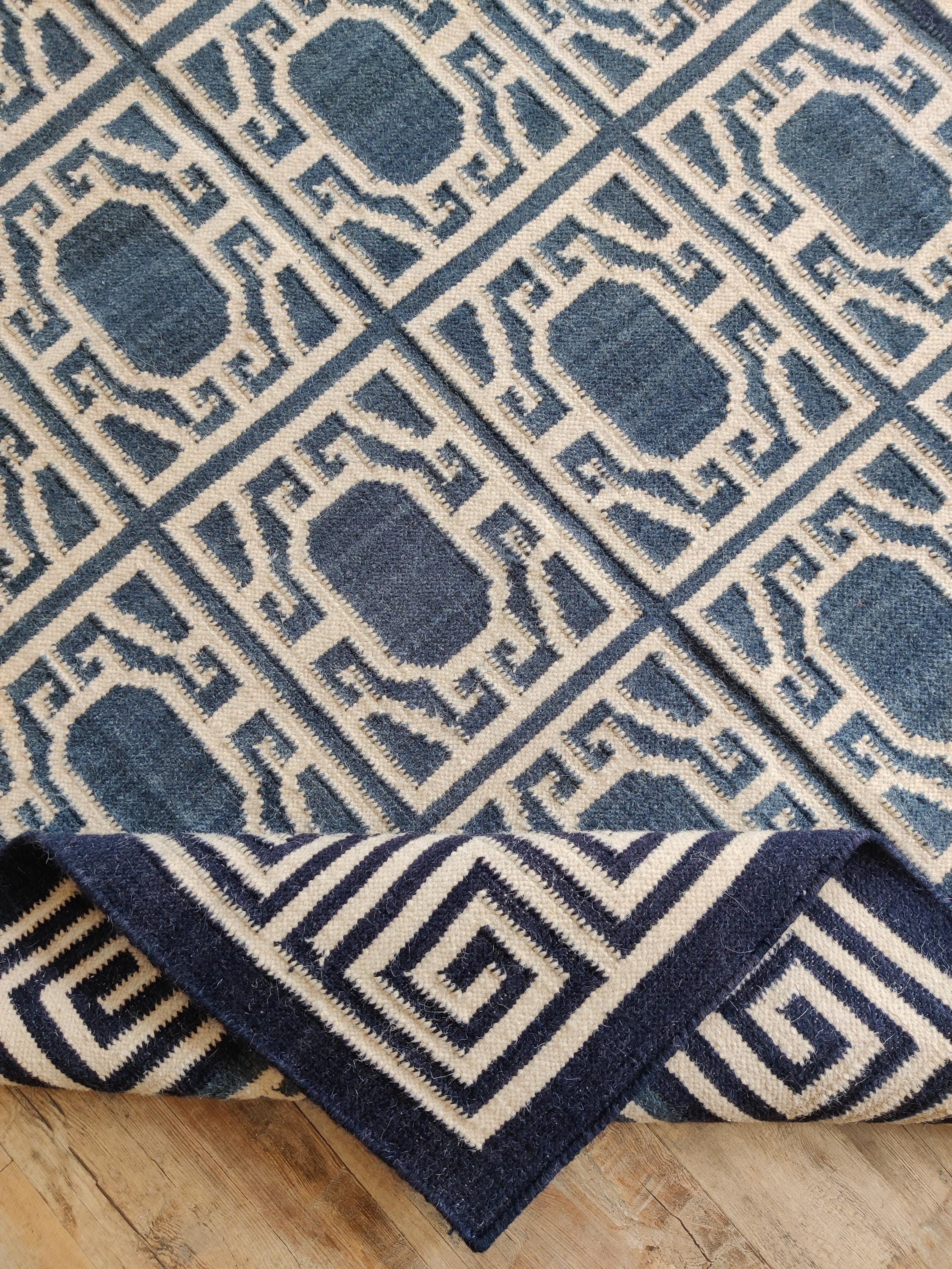 ブルーの幾何学模様ウールラグ：手織りのモダンな平織り - Etsy 日本