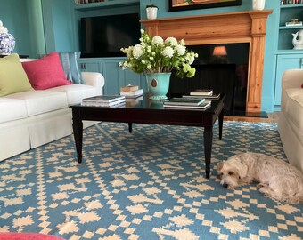 Tappeto in lana blu e bianca tessuto a mano: moderno Kilim a tessitura piatta (9x12)