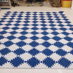 Alfombra azul y blanca, hecha a mano en algodón, con diseño geométrico, personalizada, de área, de algodón Dhurrie, para dormitorio, de 15 x 23 cm, 20 x 25 cm y 23 x 30 cm. imagen 3