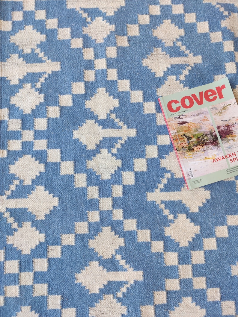 Cotton Wool Blue And White Handmade Rug, Handwoven Modern Flatweave Area Rug For Indoor and Outdoor, 5X8 Kilim Woven Cotton Rug For Bedroom