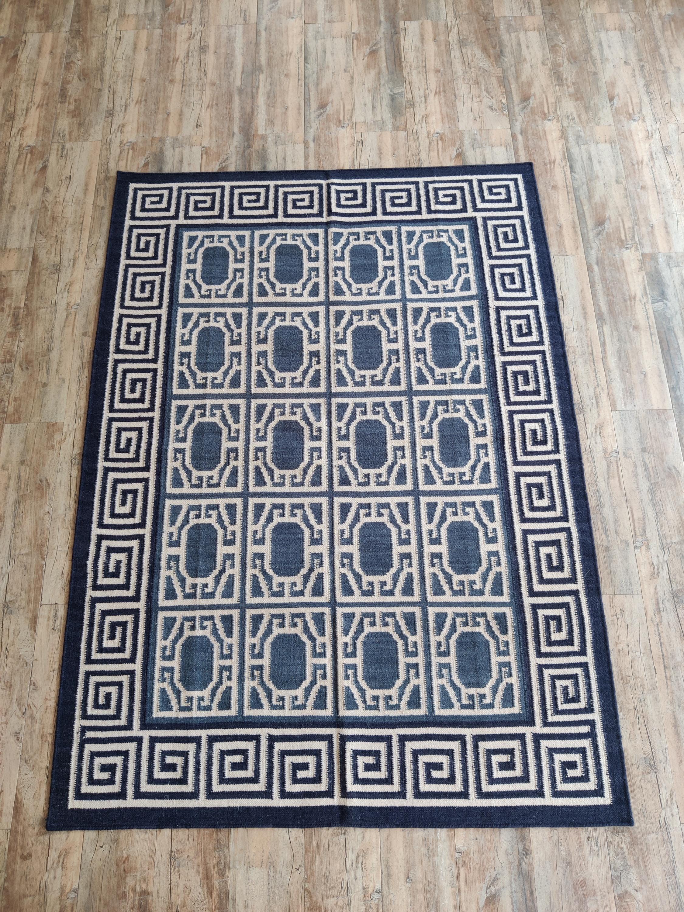ブルーの幾何学模様ウールラグ：手織りのモダンな平織り - Etsy 日本
