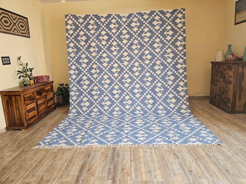 Cotton Wool Blue And White Handmade Rug, Handwoven Modern Flatweave Area Rug For Indoor and Outdoor, 5X8 Kilim Woven Cotton Rug For Bedroom
