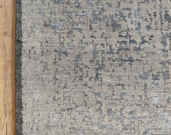 手織りのウシャックウールラグ：グレーブルートルコヴィンテージ